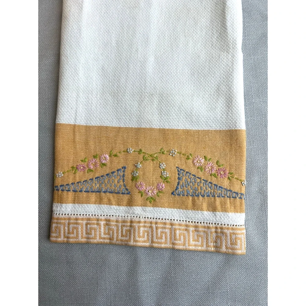 Vintage Embroidered Handtowel Yellow White Cotton 24 x 12.5 Kitchen Linen Floral